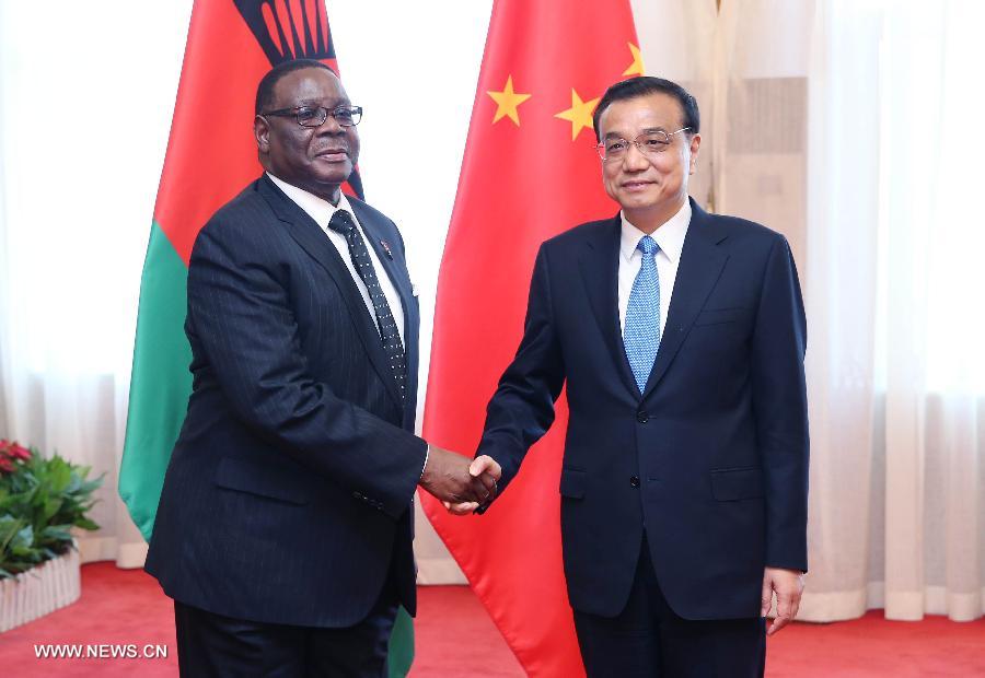 Chine : Li Keqiang rencontre le président du Malawi