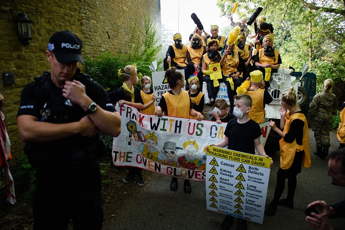 Westwood sur un char d'assaut pour dire non aux énergies fossiles