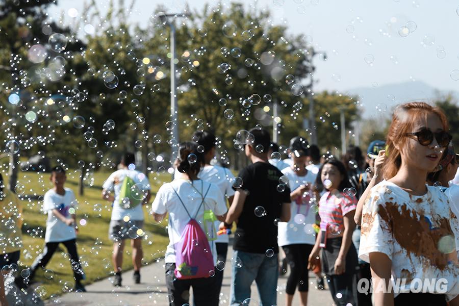 En images : Color Run de boue à Beijing