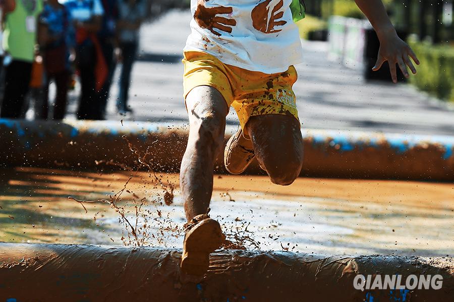 En images : Color Run de boue à Beijing