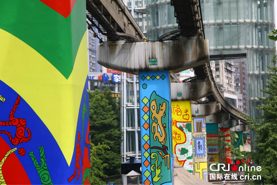 Les piliers du métro de Chongqing deviennent des ?uvres d'art 