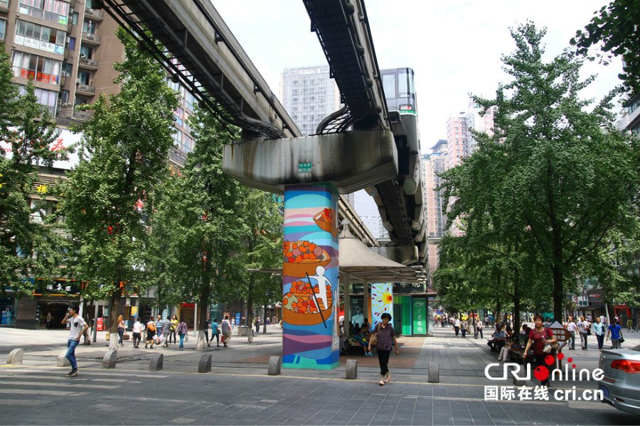 Les piliers du métro de Chongqing deviennent des ?uvres d'art 