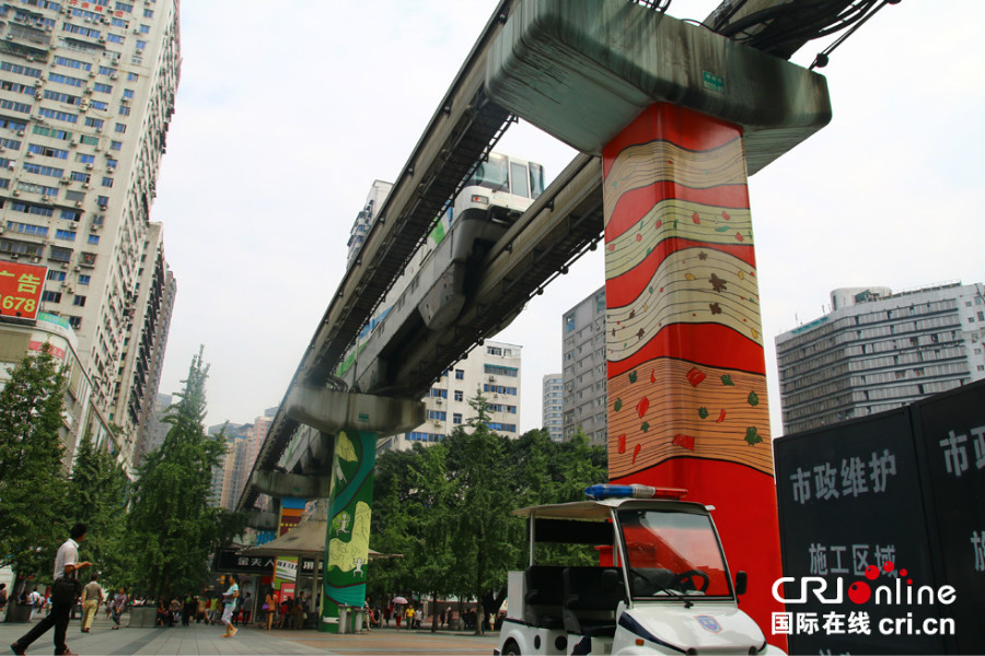 Les piliers du métro de Chongqing deviennent des ?uvres d'art 