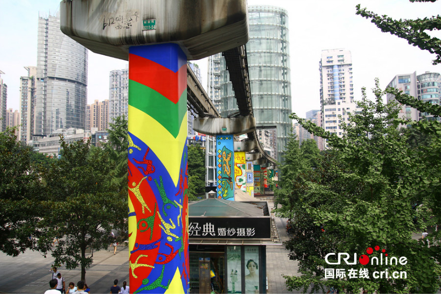 Les piliers du métro de Chongqing deviennent des ?uvres d'art 