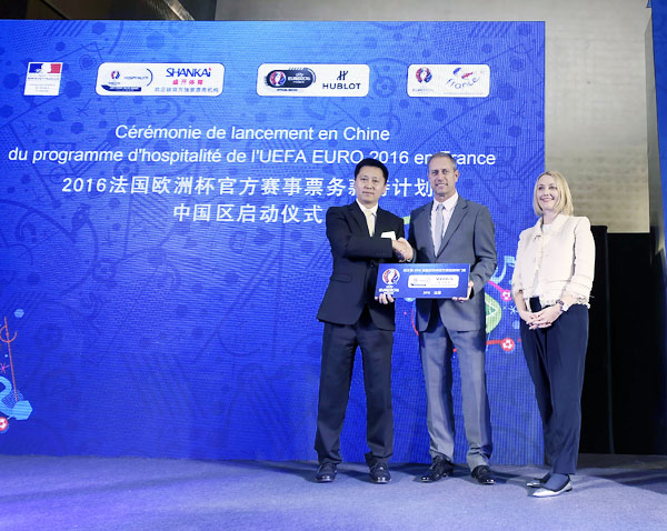 Alain Perrin fait la promo de l'Euro 2016 en Chine