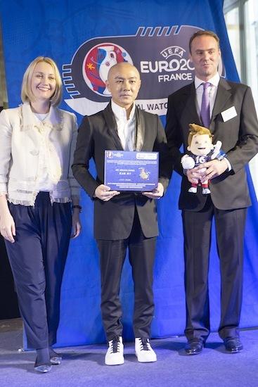 Alain Perrin fait la promo de l'Euro 2016 en Chine
