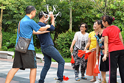 Gateaux de lune : des dama braquent un drone dans le Guangdong 