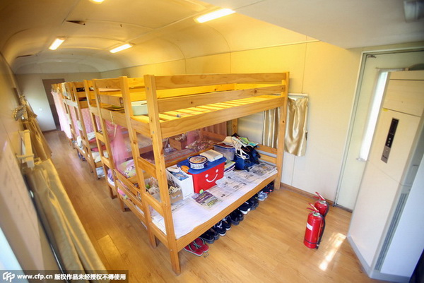 Zhengzhou : un train vert transformé en dortoir