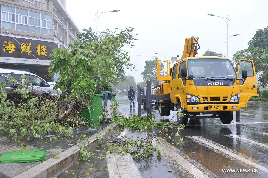 Le typhon Dujuan frappe la c?te est de la Chine