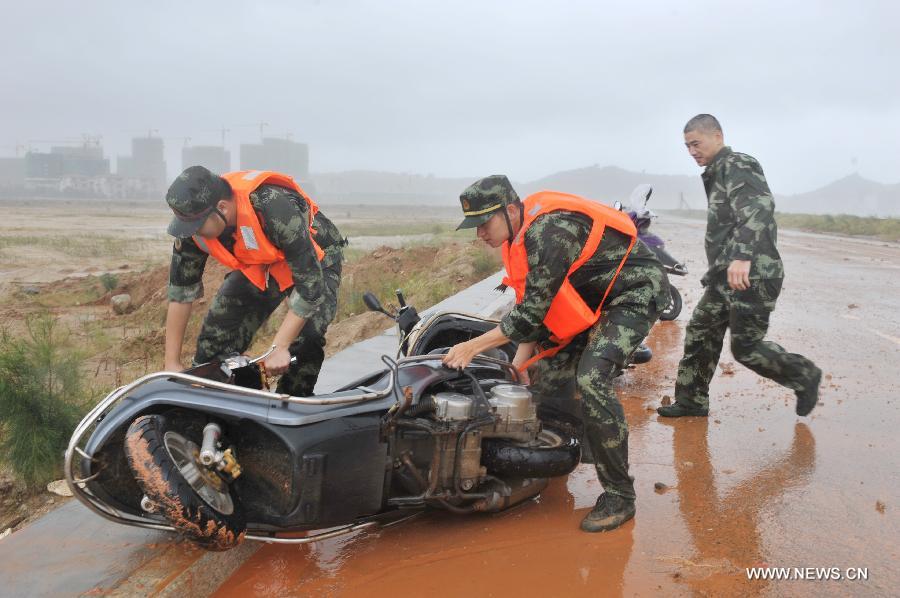 Le typhon Dujuan frappe la c?te est de la Chine