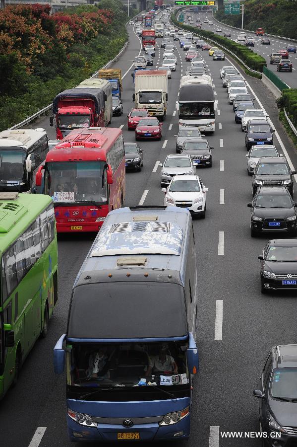 Période de pic des voyages à la fin de la semaine de vacances de la Fête nationale