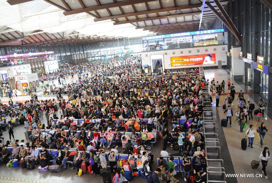 Période de pic des voyages à la fin de la semaine de vacances de la Fête nationale