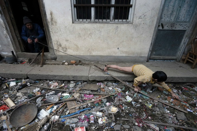 Un malade mental qui avait tué son père est resté enfermé 24 ans dans une cage