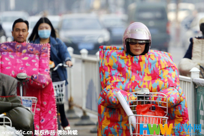 Vague de froid en Chine : des cyclistes super protégés