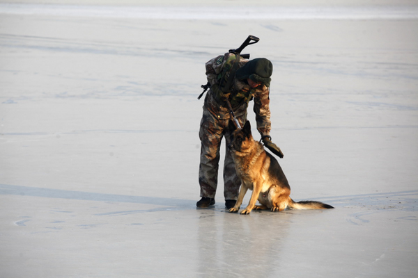 17 degrés en dessous de zéro ! Les gardes-frontière chinois protègent leur pays à Heihe
