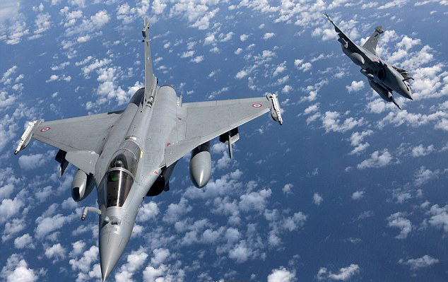 Frappes fran?aises massives en Syrie sur le fief de Daech