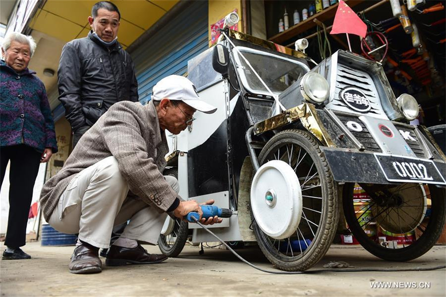 A 62 ans, un Chinois passionné de modèles réduits