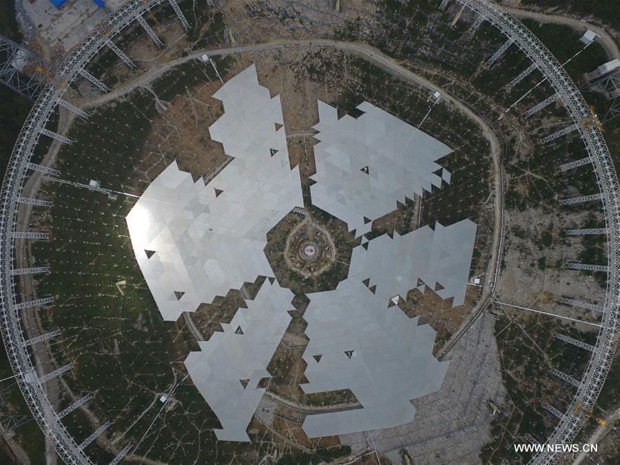 La construction du plus grand radiotélescope dans sa phase finale