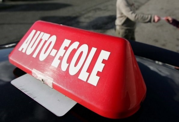 Les Pays-Bas autorisent les relations sexuelles pour payer les le?ons de conduite