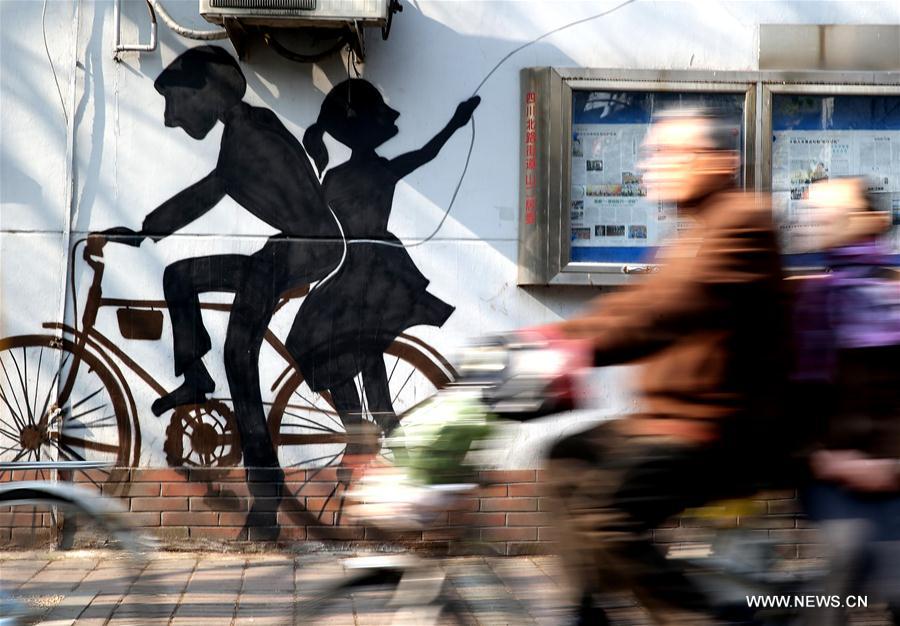 Un mur peint avec des graffitis à Shanghai