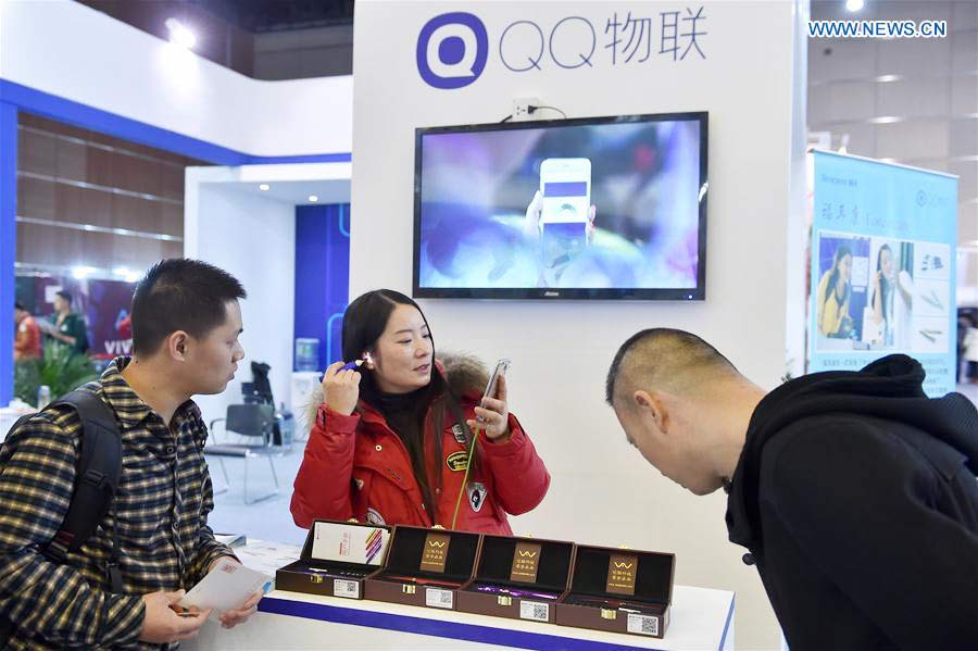 Internet : contr?le des pensées, réalité virtuelle et reconnaissance faciale