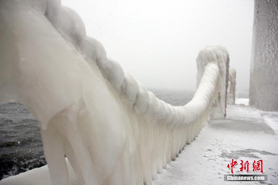 Une plage de Yantai sous le gel