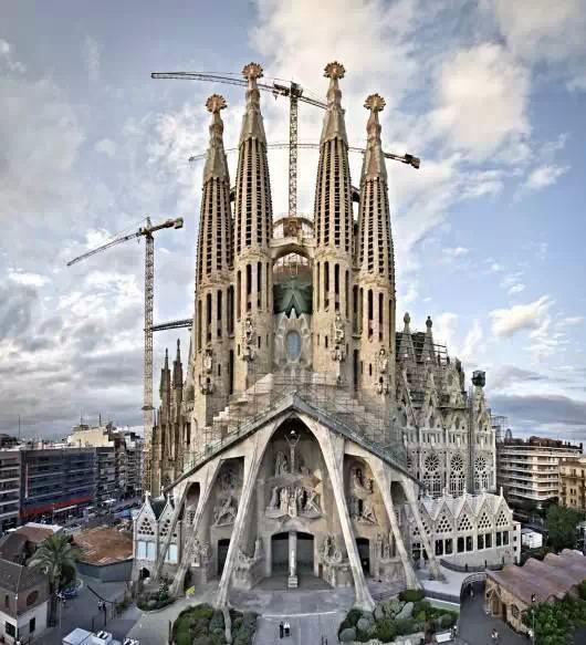 133 ans après, la basilique Sagrada Familía de Barcelone bient?t terminée 