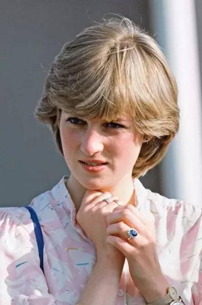 Exposition : la garde-robe de la princesse Diana