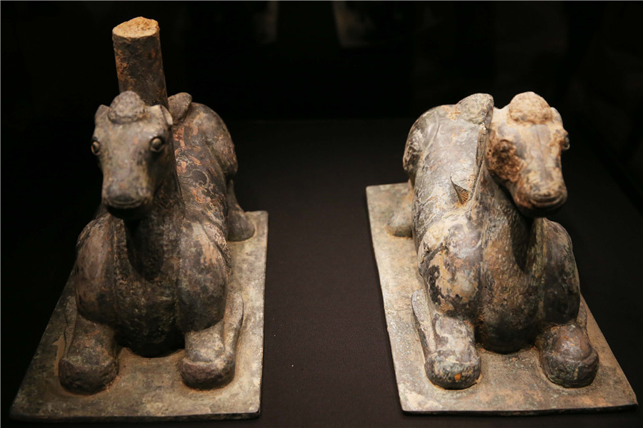 Des objets anciens du tombeau de Haihunhou exposés à Beijing