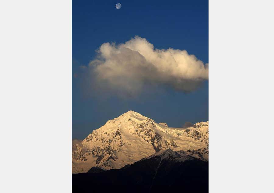 Magnifique début printanier depuis le mont Diqing