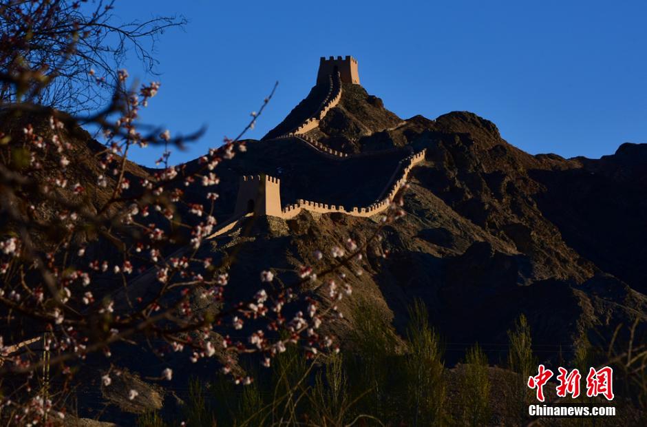 Gansu : les couleurs du printemps à la Grande Muraille de Jiayuguan