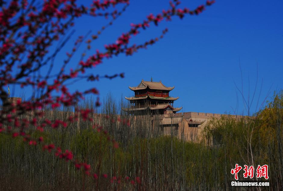 Gansu : les couleurs du printemps à la Grande Muraille de Jiayuguan