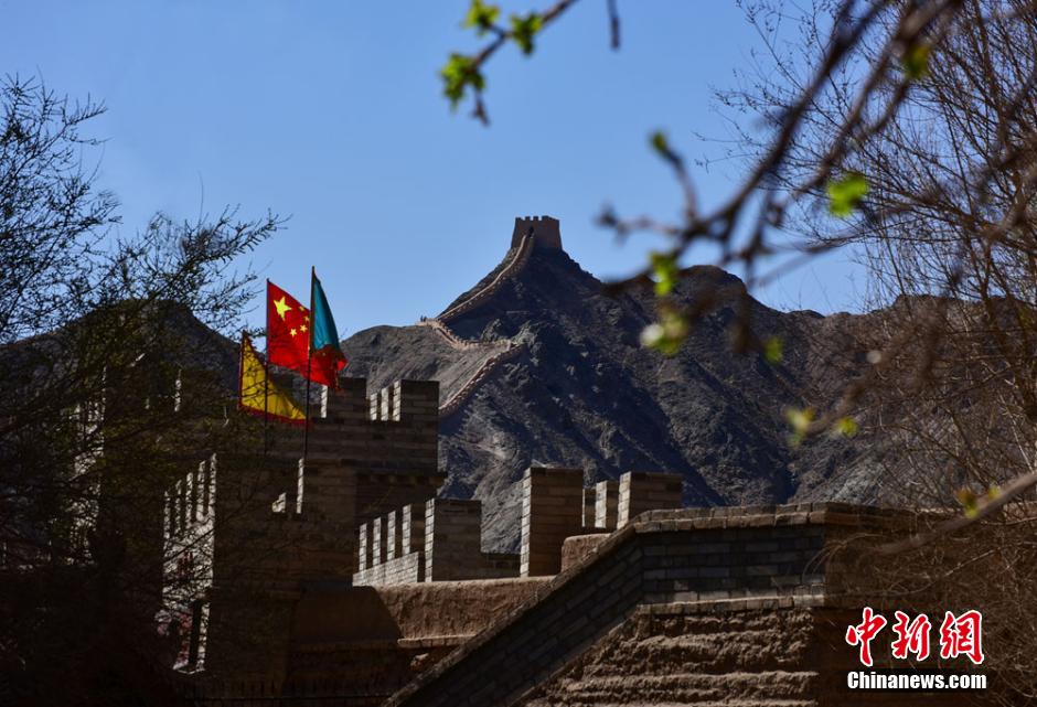 Gansu : les couleurs du printemps à la Grande Muraille de Jiayuguan