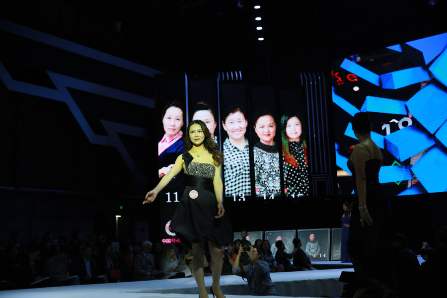 Défilé de mode : la classe des quinquagénaires shanghaiennes