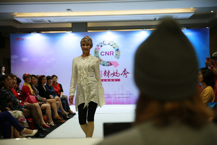 Défilé de mode : la classe des quinquagénaires shanghaiennes