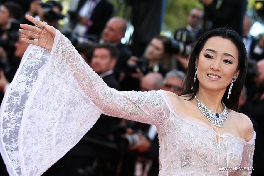 Des célébrités chinoises sur le tapis rouge pour l'ouverture du 69e Festival de Cannes