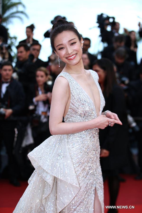Des célébrités chinoises sur le tapis rouge pour l'ouverture du 69e Festival de Cannes