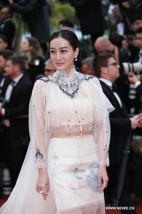 Des célébrités chinoises sur le tapis rouge pour l'ouverture du 69e Festival de Cannes