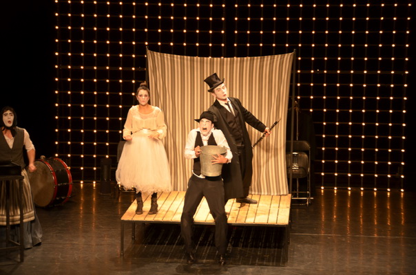 La pièce fran?aise ? La jeune fille, le diable et le moulin ?mise en scène en Chine