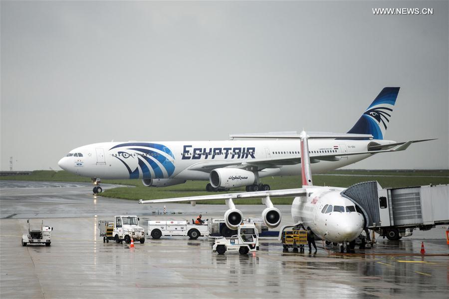 EgyptAir annonce que des débris de l'appareil disparu ont été retrouvés près d'une ?le grecque