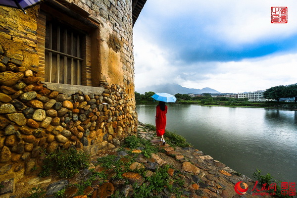 A la découverte du plus grand Tulou du monde