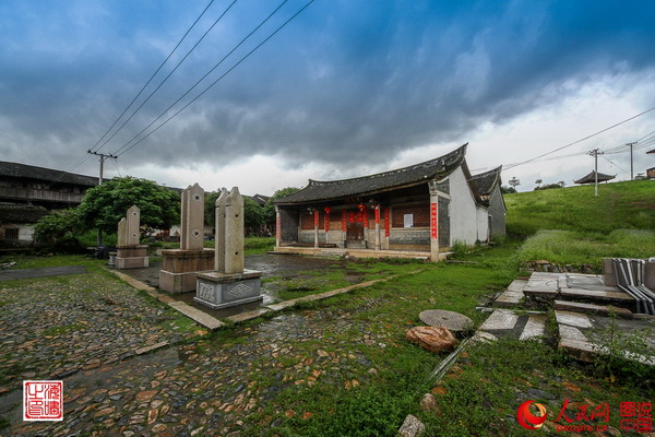 A la découverte du plus grand Tulou du monde