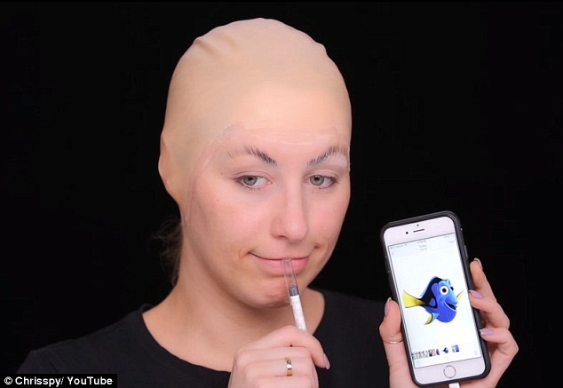 L'incroyable talent de Chrisspy, une maquilleuse de génie transformée en poisson de BD