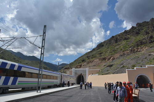 Le plus long tunnel ferroviaire d'Asie centrale achevé par une société chinoise en Ouzbékistan
