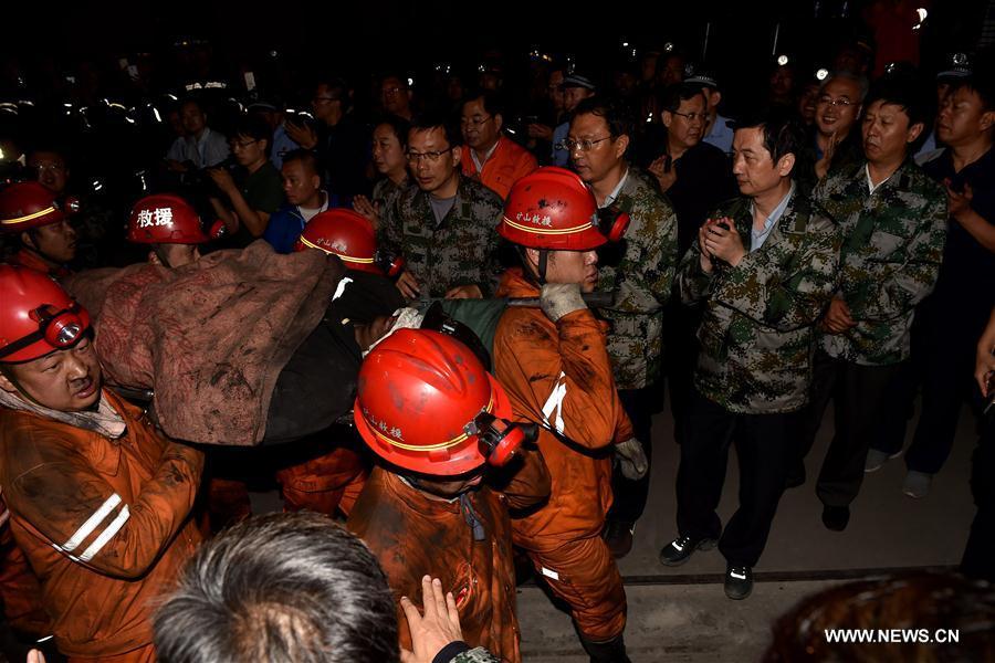 Chine : huit personnes secourues après avoir été bloquées cinq jours dans une mine inondée