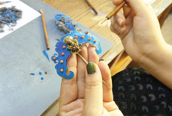 Des plumes de martin-pêcheur dans la joaillerie impériale chinoise