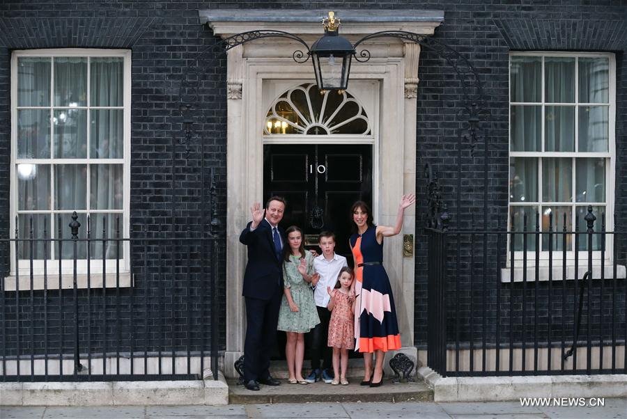 Londres : Cameron passe le pouvoir à Theresa May