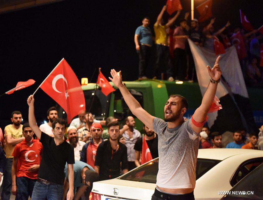 Manifestation soutenant le président turc Erdogan à Istanbul