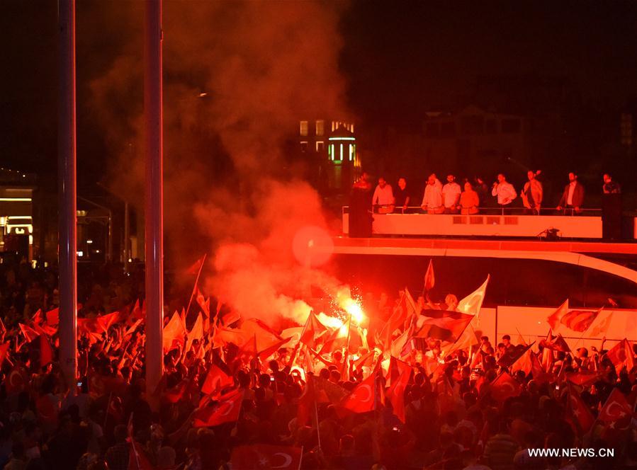 Manifestation soutenant le président turc Erdogan à Istanbul