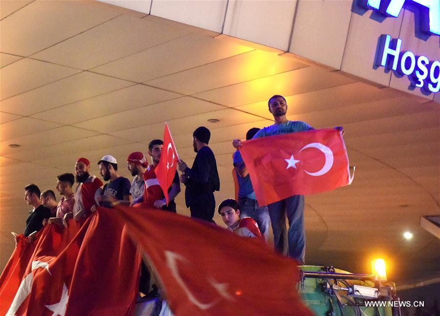 Manifestation soutenant le président turc Erdogan à Istanbul